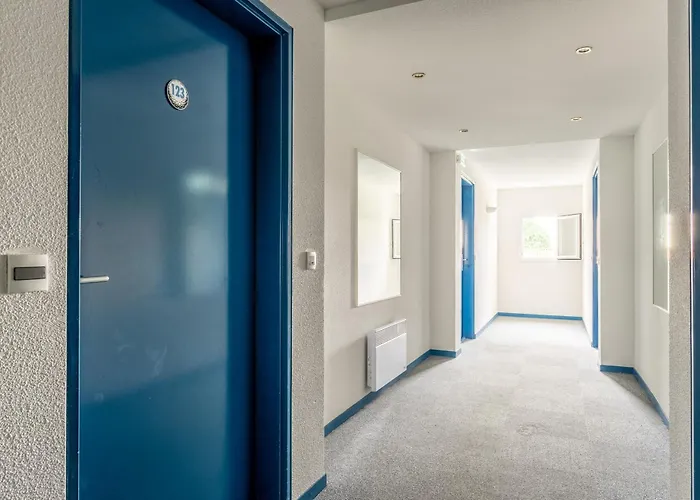 123 - Charme, Piscine Et évasion